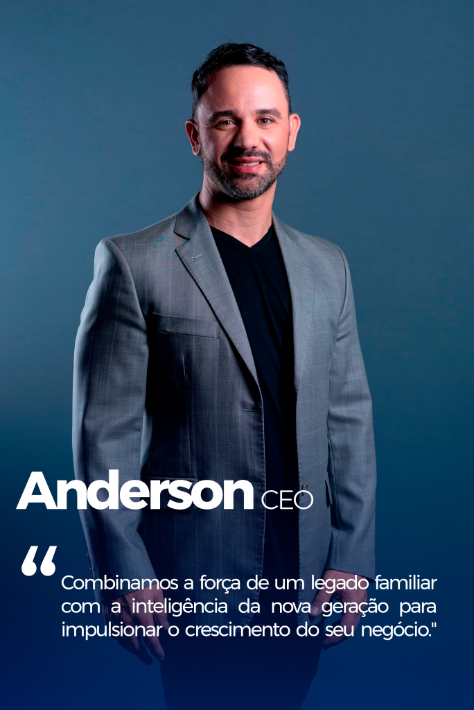 A finalidade dessa imagem é reforçar o posicionamento institucional e inspiracional da marca, apresentando o CEO Anderson como símbolo da trajetória e visão inovadora da Contacnet. O texto “De uma caneta à hiperautomação: a jornada de uma empresa de quem fez da contabilidade um propósito e antecipou o futuro” resume o propósito da imagem: Humanizar a liderança, mostrando o rosto por trás da empresa; Transmitir autoridade e credibilidade, ao associar o CEO a um discurso de evolução e propósito; Evidenciar a transformação da Contacnet, de um modelo tradicional para uma contabilidade moderna e automatizada, guiada por valores e inovação.